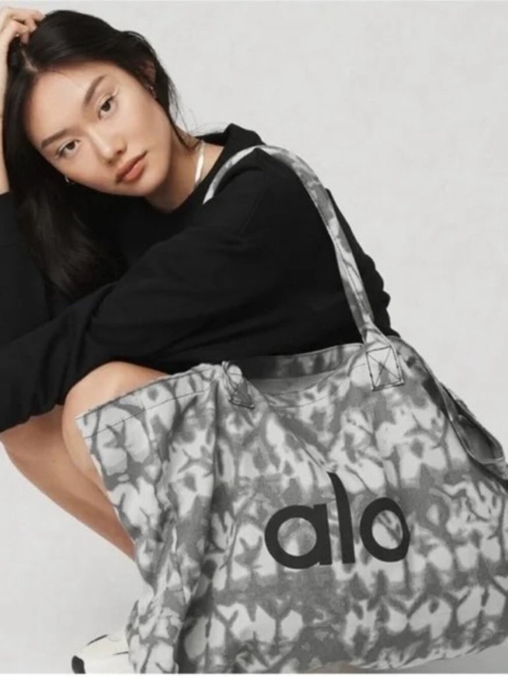 Alo Tie-Dye Tote Canvas Bag in Gray and White - Picture 2 of 5